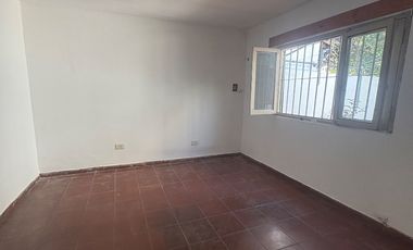 Departamento Tipo Casa en alquiler en Lanus Este