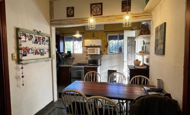 Casa PH en venta en Bernal Centro