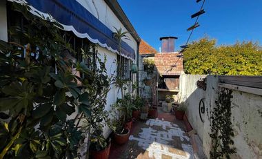 Casa PH en venta en Bernal Centro