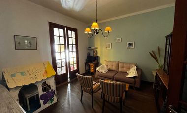 Casa PH en venta en Bernal Centro