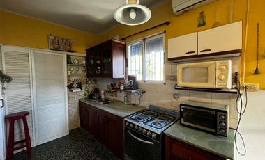 Casa PH en venta en Bernal Centro