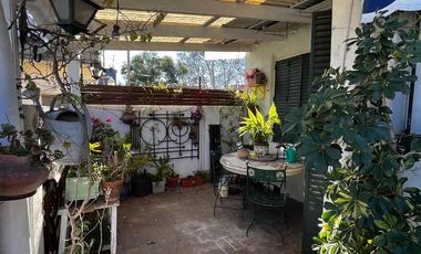 Casa PH en venta en Bernal Centro