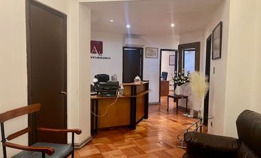 AHUMADA CON HUERFANOS