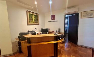 AHUMADA CON HUERFANOS