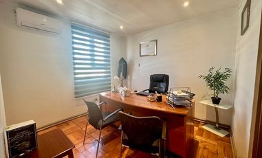 AHUMADA CON HUERFANOS