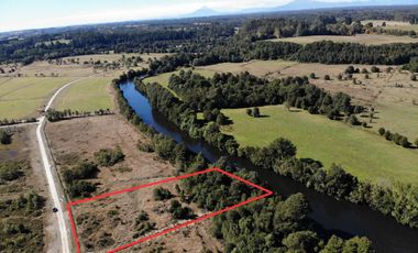 Preciosa parcela de 5.000 m2 con 50 metros de orilla de Río Maullín