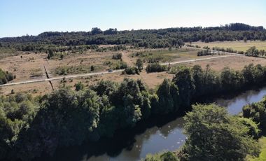 Preciosa parcela de 5.000 m2 con 50 metros de orilla de Río Maullín