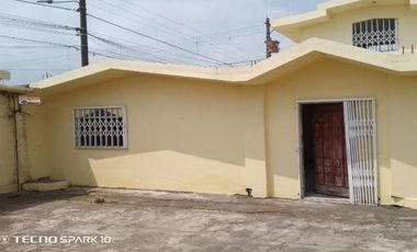 CASA CON LOCALES COMERCIALES, EN LA INDEPENDENCIA QUININDÉ