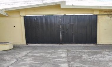 CASA CON LOCALES COMERCIALES, EN LA INDEPENDENCIA QUININDÉ