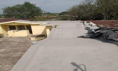 CASA CON LOCALES COMERCIALES, EN LA INDEPENDENCIA QUININDÉ