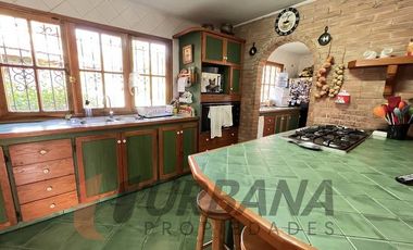 AMPLIA Y EXCLUSIVA CASA EN SANTA MÓNICA DE PEÑUELAS