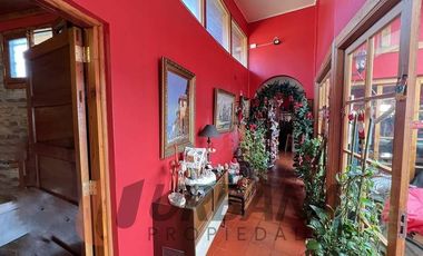 AMPLIA Y EXCLUSIVA CASA EN SANTA MÓNICA DE PEÑUELAS