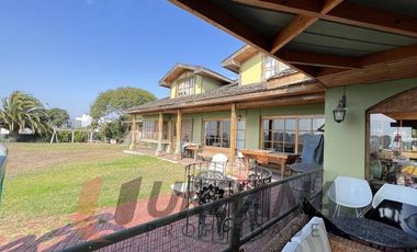 AMPLIA Y EXCLUSIVA CASA EN SANTA MÓNICA DE PEÑUELAS