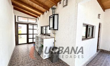 CASA DE ALTO ESTÁNDAR EN ANDACOLLO, RESIDENCIAL O COMERCIAL