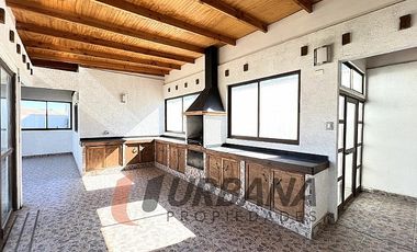 CASA DE ALTO ESTÁNDAR EN ANDACOLLO, RESIDENCIAL O COMERCIAL