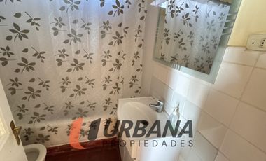 AMPLIA CASA CON EXCELENTE UBICACIÓN EN SECTOR LOS PERALES