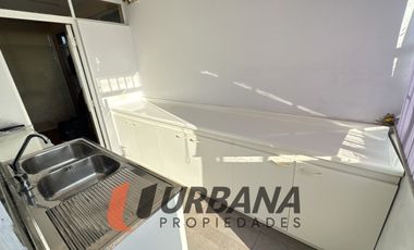 AMPLIA CASA CON EXCELENTE UBICACIÓN EN SECTOR LOS PERALES