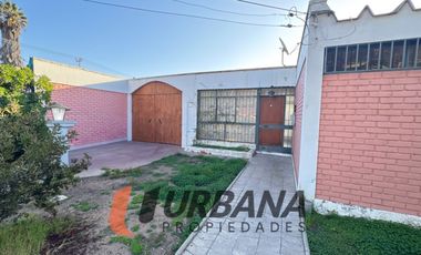 AMPLIA CASA CON EXCELENTE UBICACIÓN EN SECTOR LOS PERALES