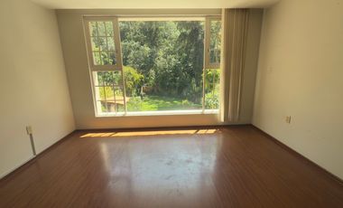 Venta o Renta Casa en La Herradura con vistas verdes.