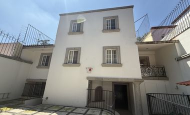 Venta o Renta Casa en La Herradura con vistas verdes.