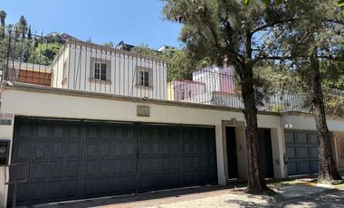 Venta o Renta Casa en La Herradura con vistas verdes.