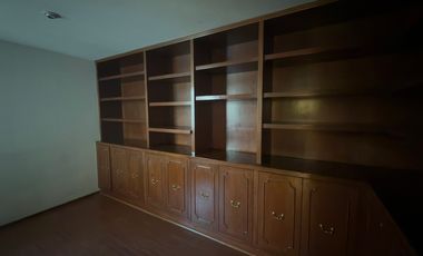 Venta o Renta Casa en La Herradura con vistas verdes.