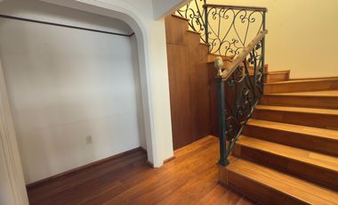 Venta o Renta Casa en La Herradura con vistas verdes.