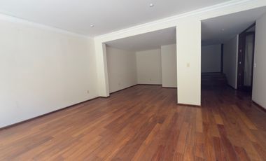 Venta o Renta Casa en La Herradura con vistas verdes.