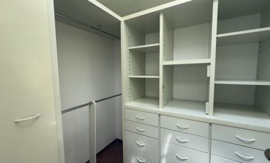 Venta o Renta Casa en La Herradura con vistas verdes.