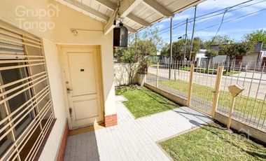 Venta Casa Quilmes Oeste Tres Ambientes Jardin Patio Quincho Cochera APTO CREDITO