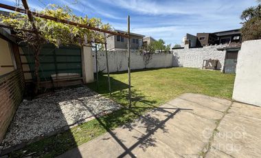 Venta Casa Quilmes Oeste Tres Ambientes Jardin Patio Quincho Cochera APTO CREDITO