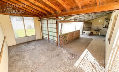 Venta Casa Quilmes Oeste Tres Ambientes Jardin Patio Quincho Cochera APTO CREDITO