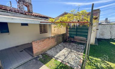 Venta Casa Quilmes Oeste Tres Ambientes Jardin Patio Quincho Cochera APTO CREDITO