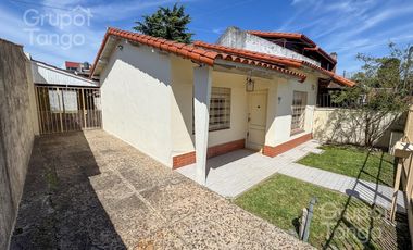 Venta Casa Quilmes Oeste Tres Ambientes Jardin Patio Quincho Cochera APTO CREDITO
