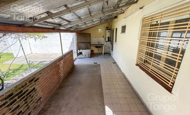 Venta Casa Quilmes Oeste Tres Ambientes Jardin Patio Quincho Cochera APTO CREDITO