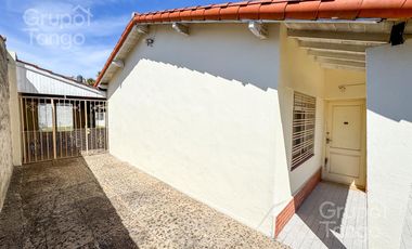 Venta Casa Quilmes Oeste Tres Ambientes Jardin Patio Quincho Cochera APTO CREDITO
