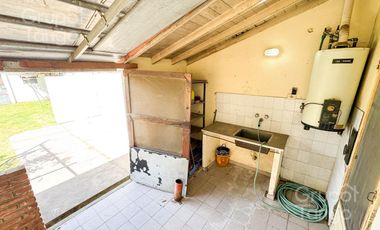 Venta Casa Quilmes Oeste Tres Ambientes Jardin Patio Quincho Cochera APTO CREDITO