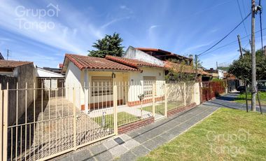 Venta Casa Quilmes Oeste Tres Ambientes Jardin Patio Quincho Cochera APTO CREDITO