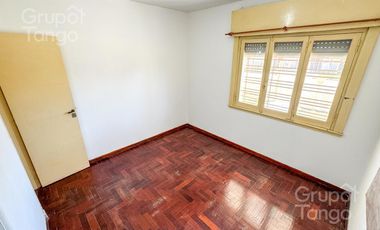 Venta Casa Quilmes Oeste Tres Ambientes Jardin Patio Quincho Cochera APTO CREDITO