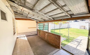 Venta Casa Quilmes Oeste Tres Ambientes Jardin Patio Quincho Cochera APTO CREDITO