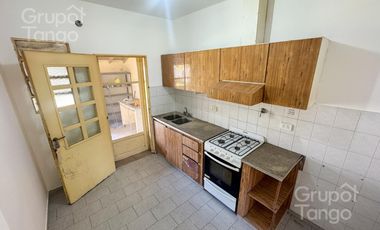 Venta Casa Quilmes Oeste Tres Ambientes Jardin Patio Quincho Cochera APTO CREDITO