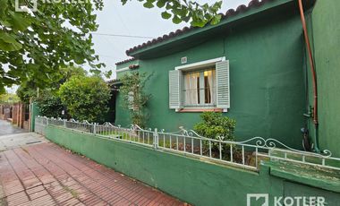 Chalet PH en alquiler en Adrogué con dos dormitorios y patio.