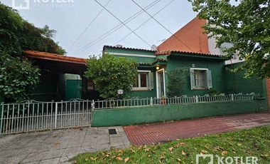 Chalet PH en alquiler en Adrogué con dos dormitorios y patio.