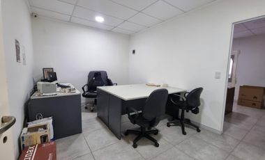 VENTA GALPÓN BURZACO CENTRO, 747 M² LOSA. 905 m² TOTALES.