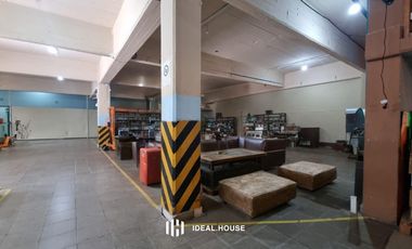 VENTA GALPÓN BURZACO CENTRO, 747 M² LOSA. 905 m² TOTALES.