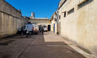 VENTA GALPÓN BURZACO CENTRO, 747 M² LOSA. 905 m² TOTALES.