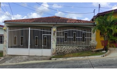 En venta casa en Urbanización El Eden, Nuevo Arraiján - Panamá Oeste.