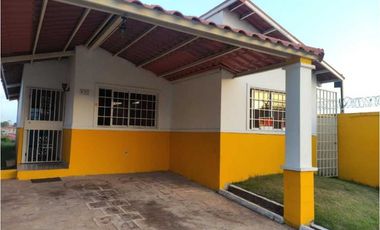 VENDO CASA EN LA CHORRERA ALTOS DEL CAMPO 3R