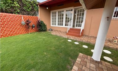 EL BOSQUE / 469M / 3 HABITACIONES / PATIO CON BOHIO / DEBAJO AVALUO