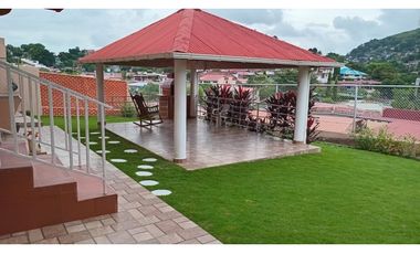 EL BOSQUE / 469M / 3 HABITACIONES / PATIO CON BOHIO / ANEXO JC